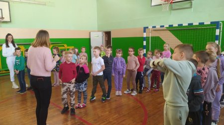 Второй день лагеря "Непоседы" в ГУО "Средняя школа N 3 г.Ошмяны" прошел под названием "День чудес"