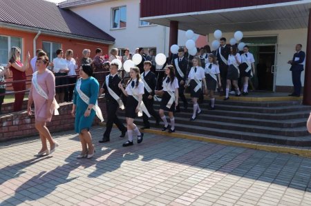 В школах Ошмянского района прошли торжественные линейки для учащихся 9-х и 11-х классов