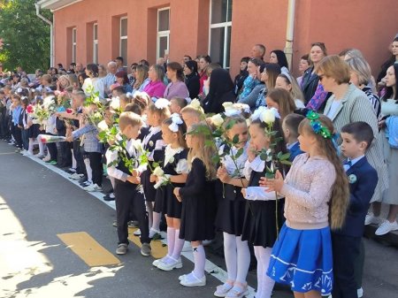 Для школьников Ошмянского района прозвенел последний звонок в этом учебном году